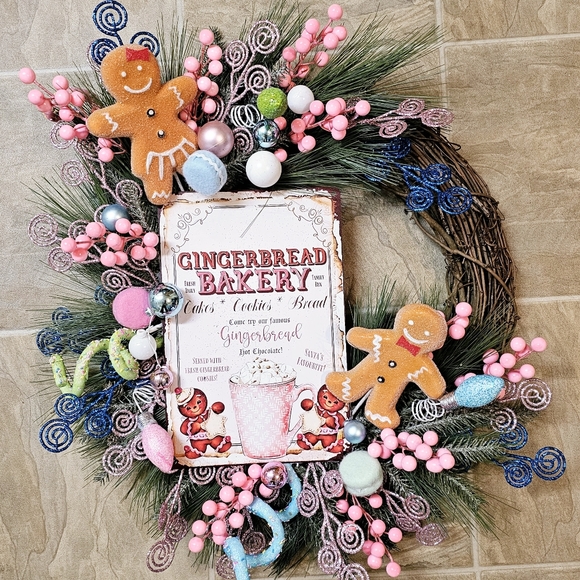 Gingerbread bakery Christmas wreath - Picture 3 of 10